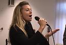 College students sing with rising Henley jazz star