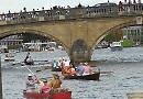 Hundreds watch Henley river pageant