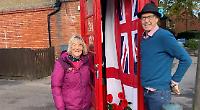Couples decorate kiosk for remembrance