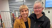 Customers give £800 to post office worker