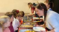 Pub cooks free Christmas dinner for pupils