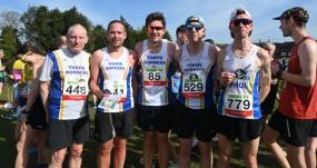 Runners keep their cool as hot weather brings out the crowds