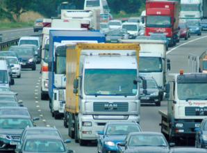 M4 drivers warned of delays after van crash between Maidenhead and Reading