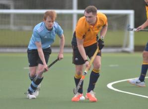 Five-star Henley extend lead at the top