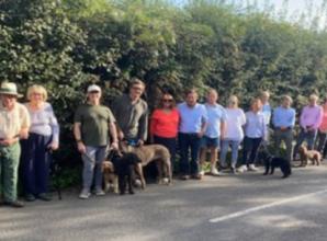 Don’t axe hedge, say residents