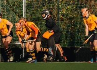 Barrass keeps her cool to see off Salisbury challenge