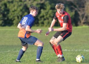 May pulls off spectacular late save as United hold table-toppers to draw