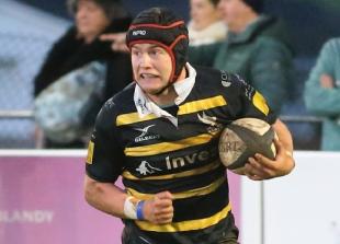 Hawks go down fighting against league leaders