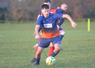 Wigmore brace helps Wargrave close gap on league leaders