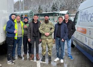 Teacher delivers aid to Ukraine by van with golf buddies