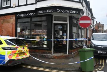 THIEVES TARGET SHOP AND CARS IN RAMPAGE