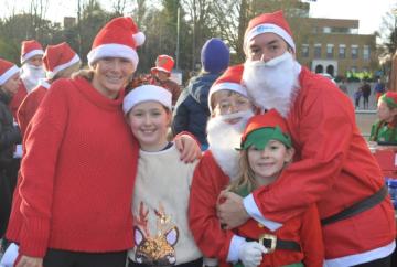 Hundreds join Santa fun run