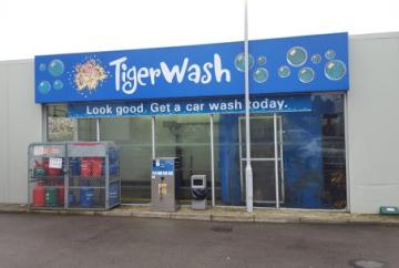 Garage pays £2,000 after car wash damages two 4x4s