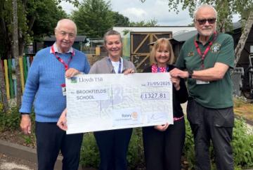 Art show raises £2,600 for two charities