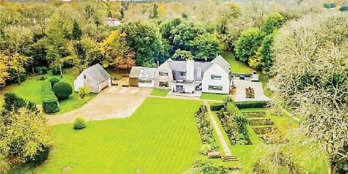 Ulrika's former forever home in Stoke Row is up for grabs
