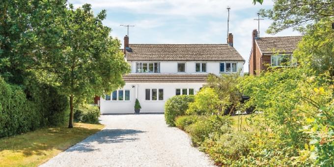 Modern countryside living in well-connected village