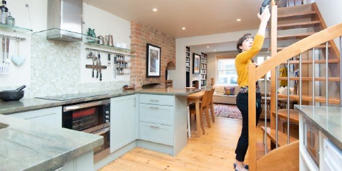 Specialist photographer aims to make light work