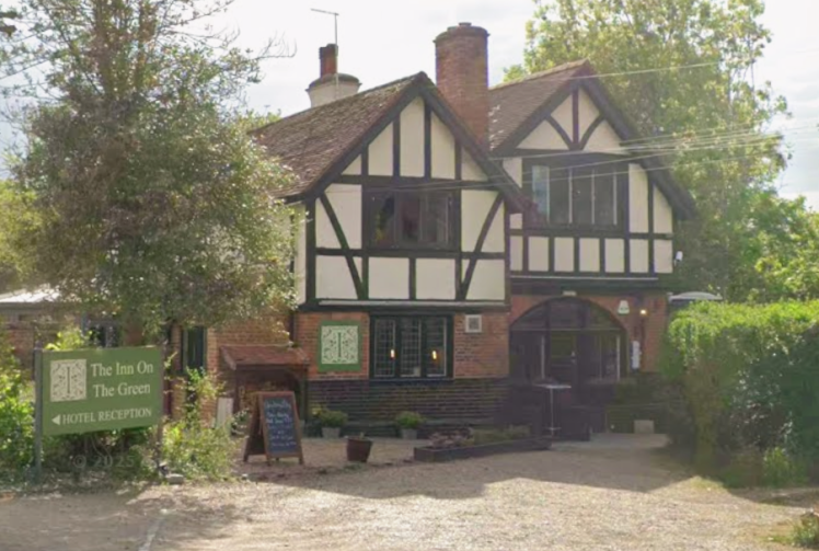 Plans for caf&eacute; and shop at Cookham Dean hotel draw resident objections