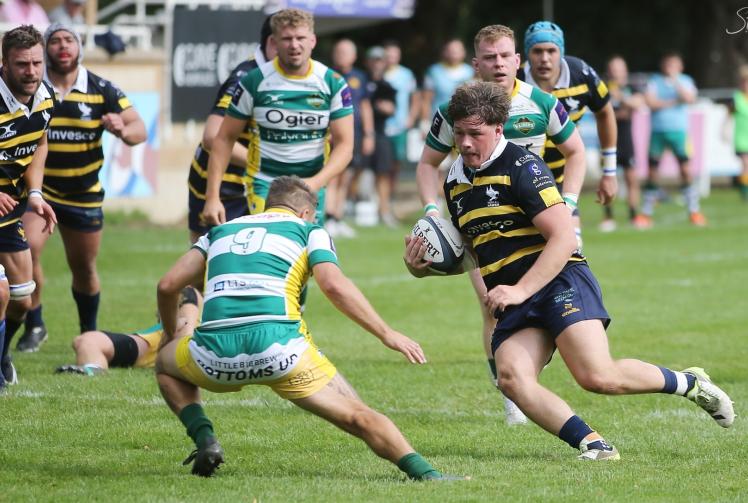 Henley Hawks run riot in final quarter to blow Havant away