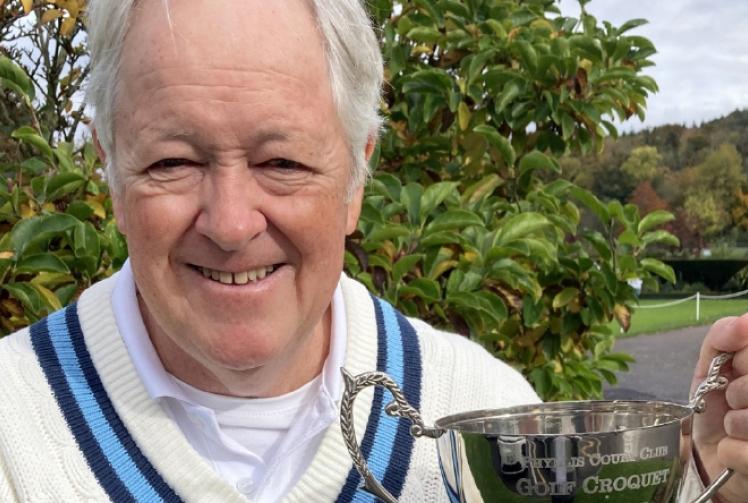 Roberts and von Schmieder win titles