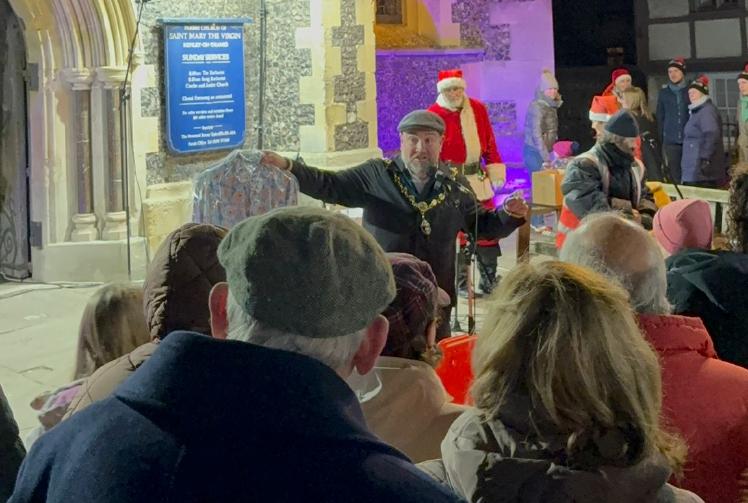 Mayor&rsquo;s shirts sold for &pound;250