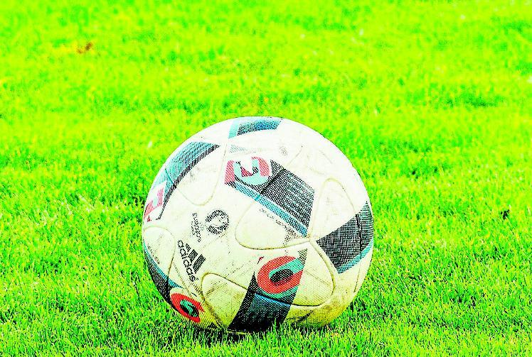 Davis goal not enough as league leaders prevail