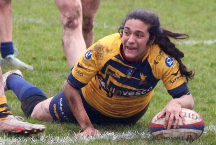 Henley gain bonus point after hosts fend off late fightback