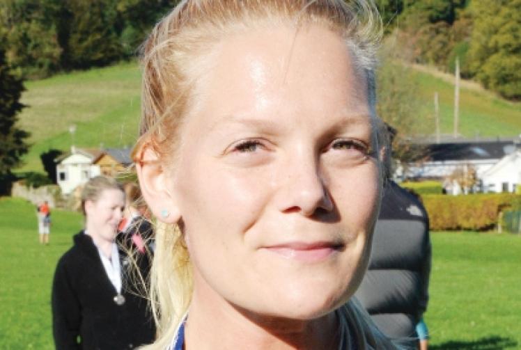 Hawks skipper caught on camera proposing