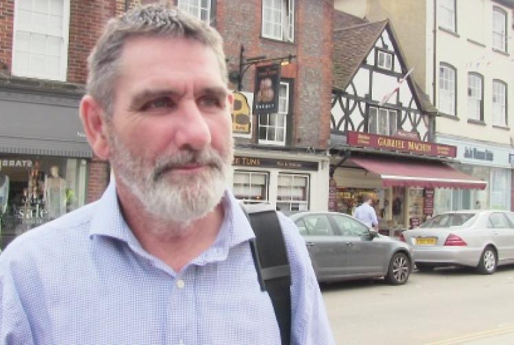 Deputy mayor resigns after bins row