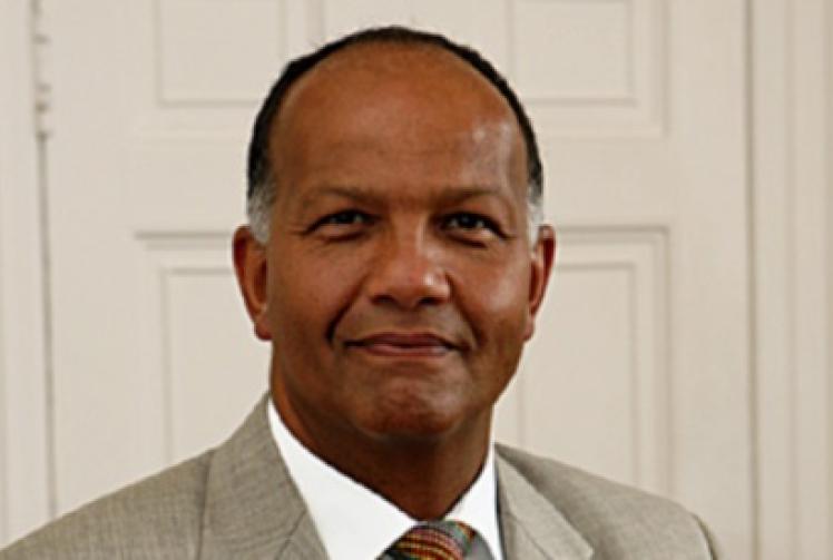 NHS has undercurrent of racism, claims surgeon