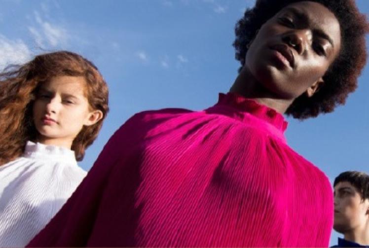 Greek chorus with a difference is full of laughter