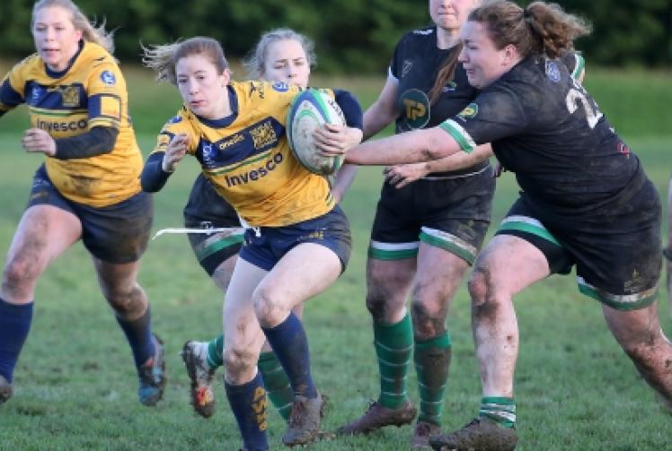 Mueller scores twice as Hawks down Swans to complete double