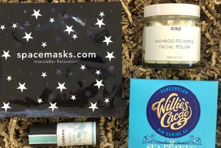 Mother and daughter box clever with gifts business