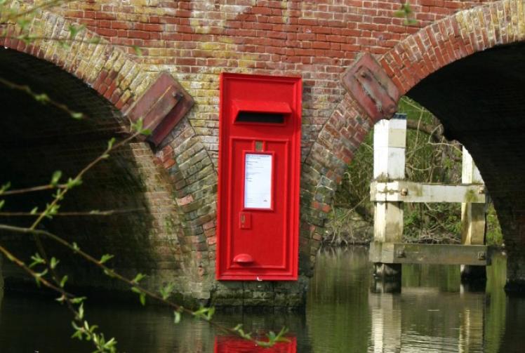Prankster strikes again on bridge