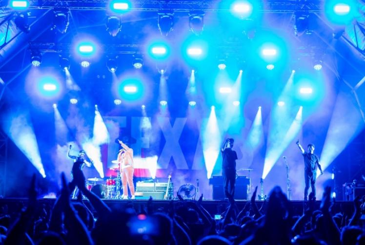 Memorable night outdoors with Scottish rockers