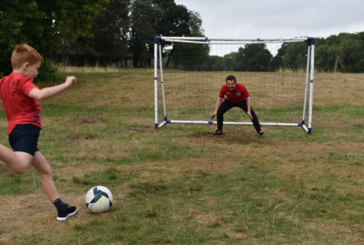 TV presenter ensures net gain for his village’s fete