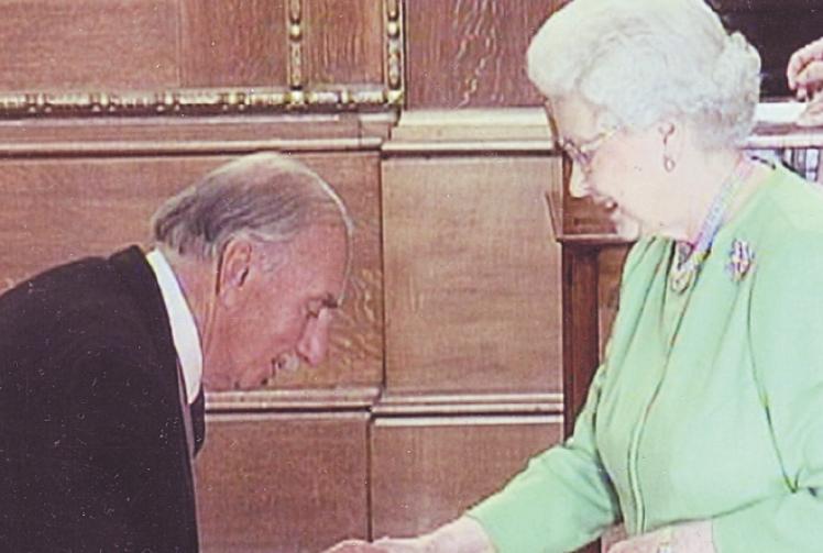Postman who found it easy to get along with the Queen