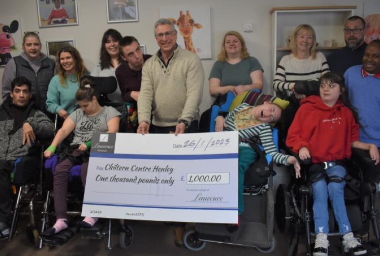 Menswear shop donates £1,000 to Chiltern Centre