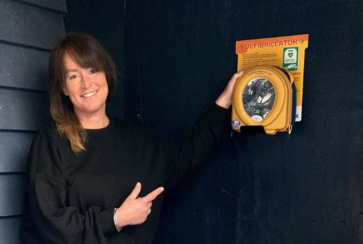 Defibrillator donated to hotspot for rural walkers