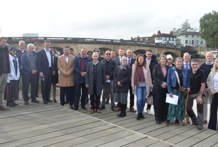 Businesses gather to show support for bridge lights plan