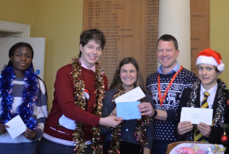 Schools collects Christmas gifts for disadvantaged children