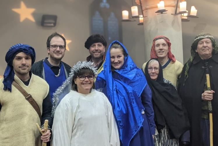 Hundreds of families &lsquo;follow the star&rsquo;