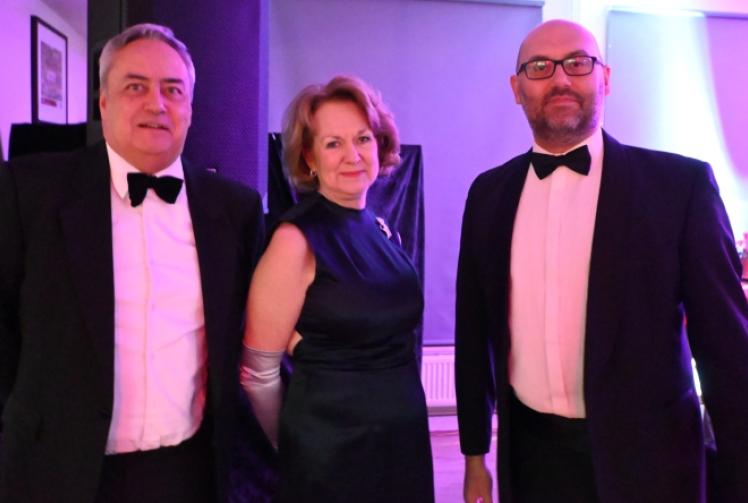 Rugby dinner with singer raises £5,000 for club