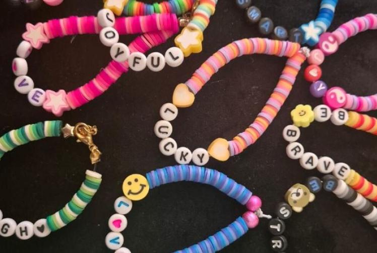 Sisters aim to make you smile with friendship bracelets