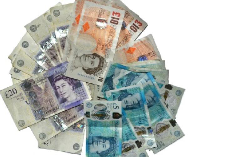 Magazine gives out £17,400