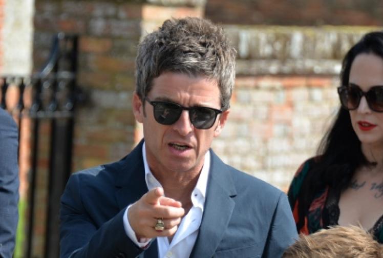 Stars arrive in Remenham for Russell Brand's wedding