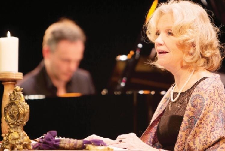 Oscar winner takes us through a glass, Darcy