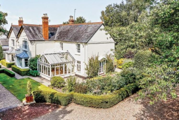 Design expert's home was graced by titans of ballet