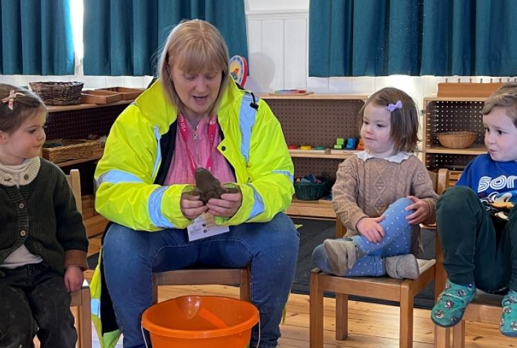 Children learn how to keep toads safe in migration