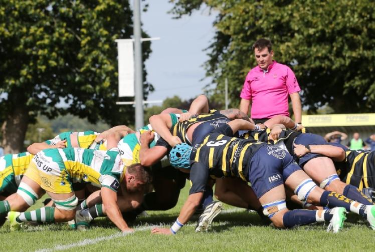 Late missed conversion ensures Hawks get off to winning start